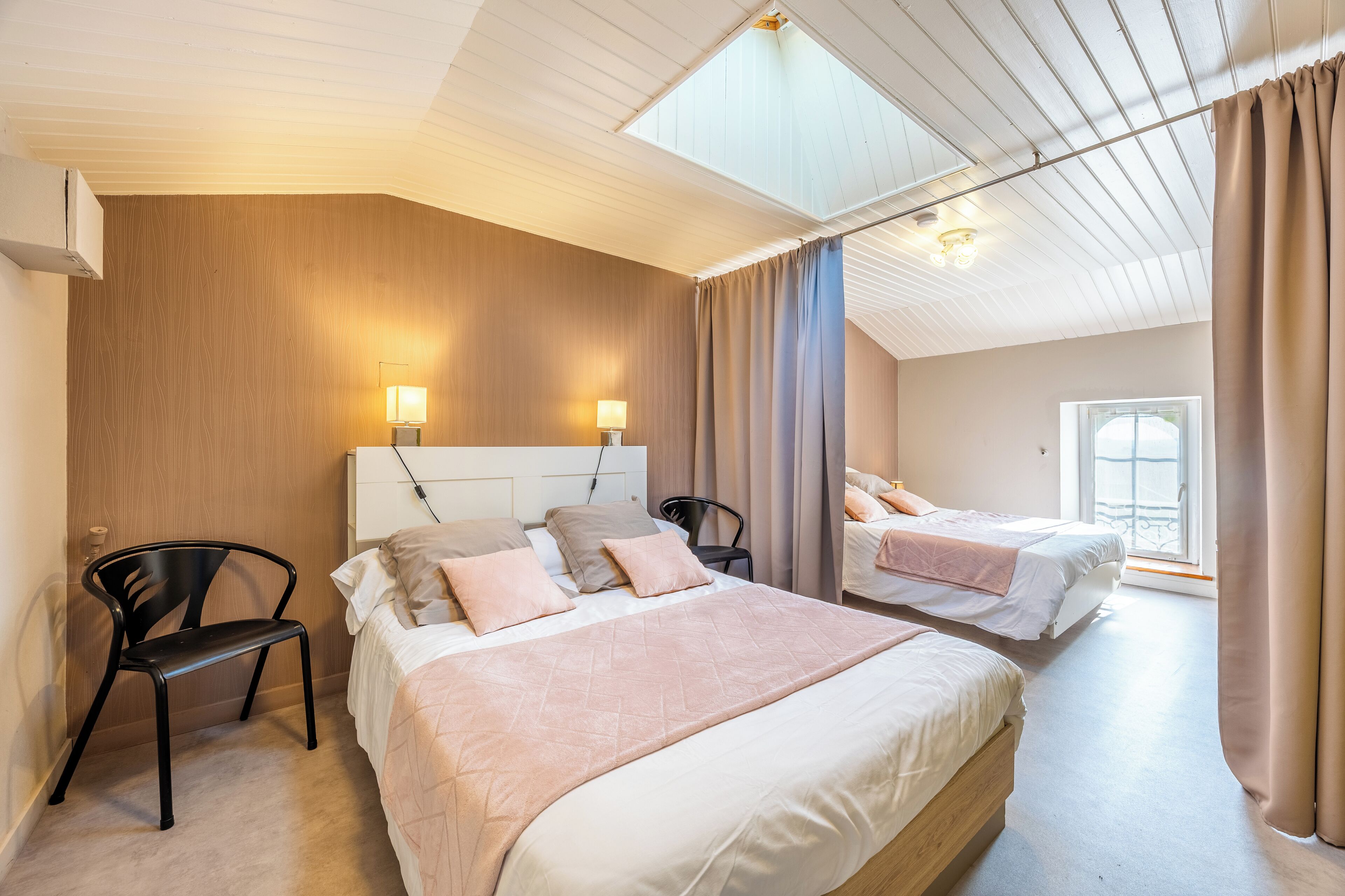 5 slaapkamers, een strijkplank/strijkijzer, reisbedje, gratis wifi