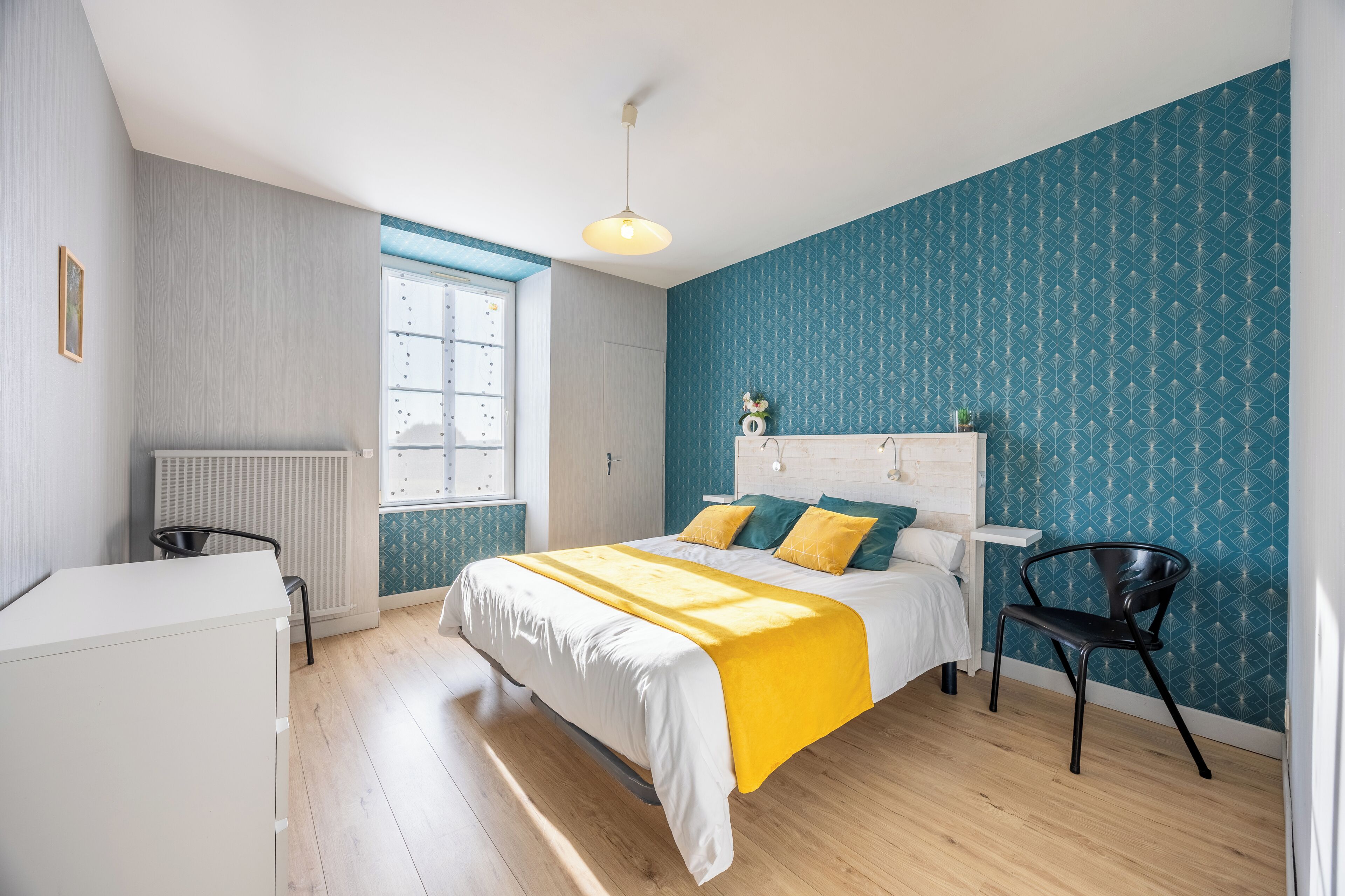 5 habitaciones, tabla de planchar con plancha y cuna de viaje 