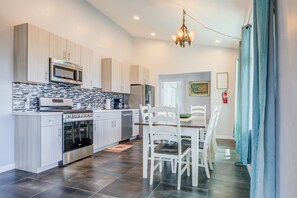 Fridge, microwave, oven, stovetop - West Yellowstone | Walk to Shops & Dining | Private Balcony Castle Z (West Yellowstone)