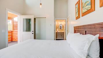 3 bedrooms, iron/ironing board, travel crib, WiFi