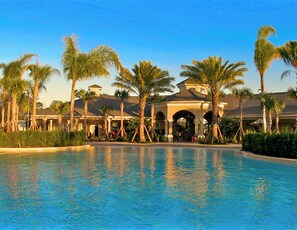 A heated pool - Windsor Oasis 6BR Pool & Game Room  9 min Disney! (Kissimmee)