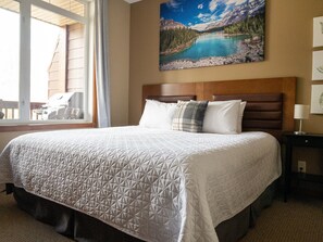 2 bedrooms, iron/ironing board, free WiFi, bed sheets - Enjoy Some of the Best Mountain Views In Canmore, Falcon Crest Lodge (Canmore)