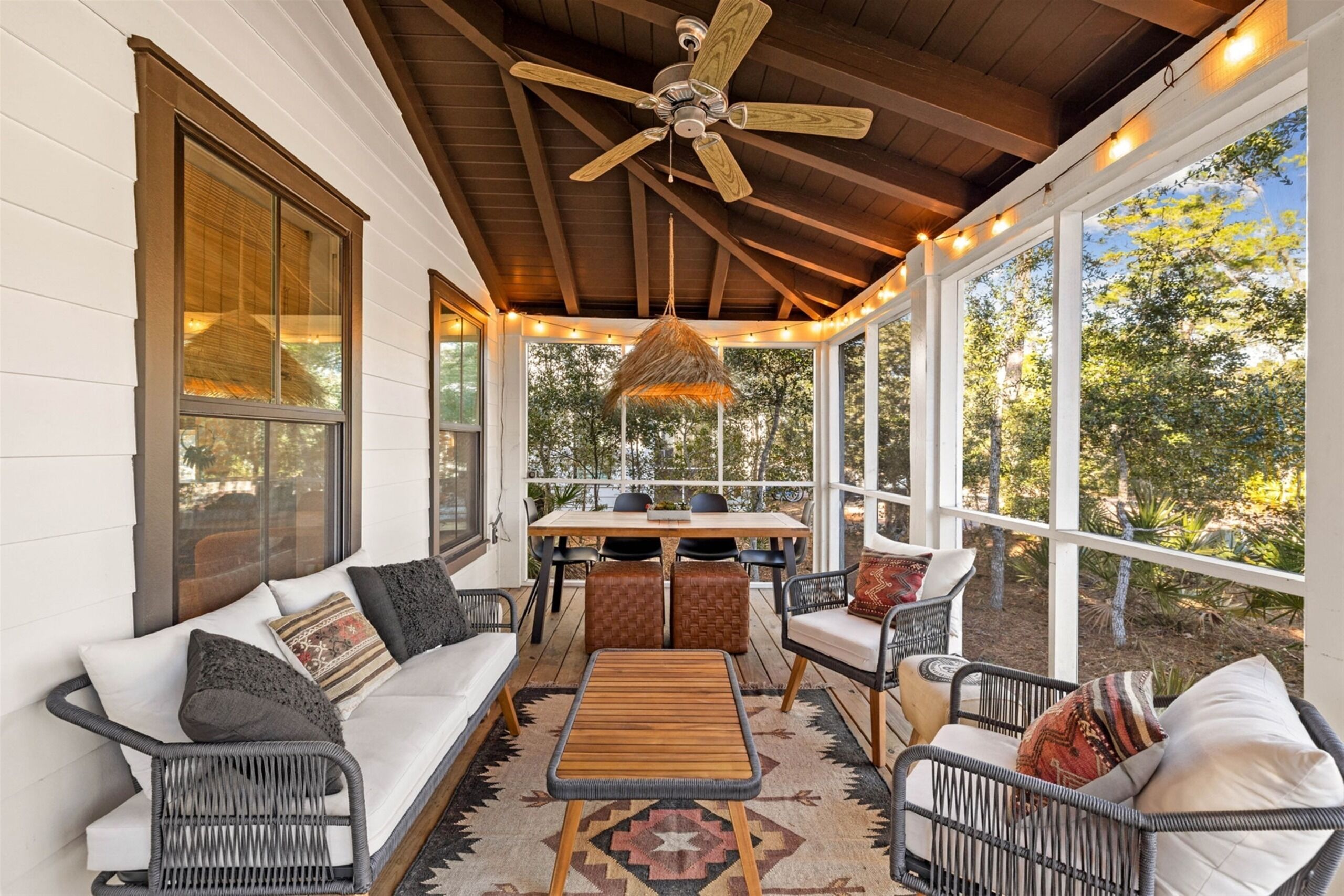 THE MAINE SQUEEZE • Newly Renovated • Golf Cart • Bikes • Close to Beach & Pool