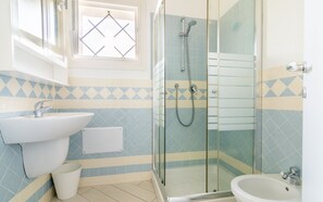 Shower, bidet - Villa near  beaches and  mountain range (Viddalba)