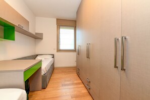 4 chambres, fer et planche à repasser, Wi-Fi gratuit, draps fournis