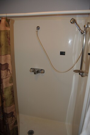 Dusche, Haartrockner, Handtücher, Seife