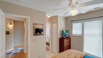 2 bedrooms, iron/ironing board, internet, bed sheets