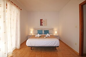 3 bedrooms, free WiFi, bed sheets