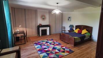 3 bedrooms, iron/ironing board, travel cot, WiFi