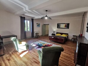 3 bedrooms, iron/ironing board, travel cot, WiFi - Maison Gasconne, Charme de L'ancien Allié au Confort du Moderne ! (Saint-Jean-le-Comtal)