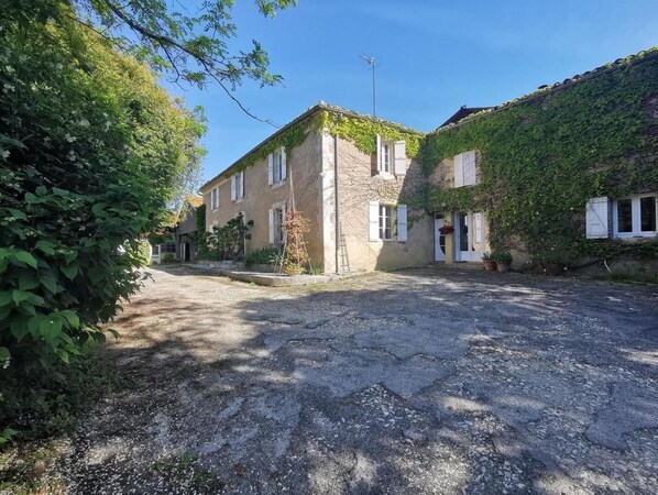 Exterior - Maison Gasconne, Charme de L'ancien Allié au Confort du Moderne ! (Saint-Jean-le-Comtal)