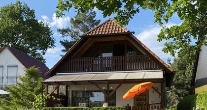 Well-kept vacation home, unobstructed lake view/view of the countryside, 90 m to Fleesensee