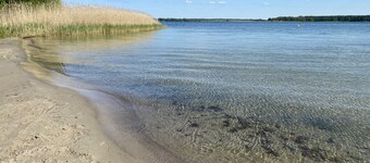 Well-kept vacation home, unobstructed lake view/view of the countryside, 90 m to Fleesensee