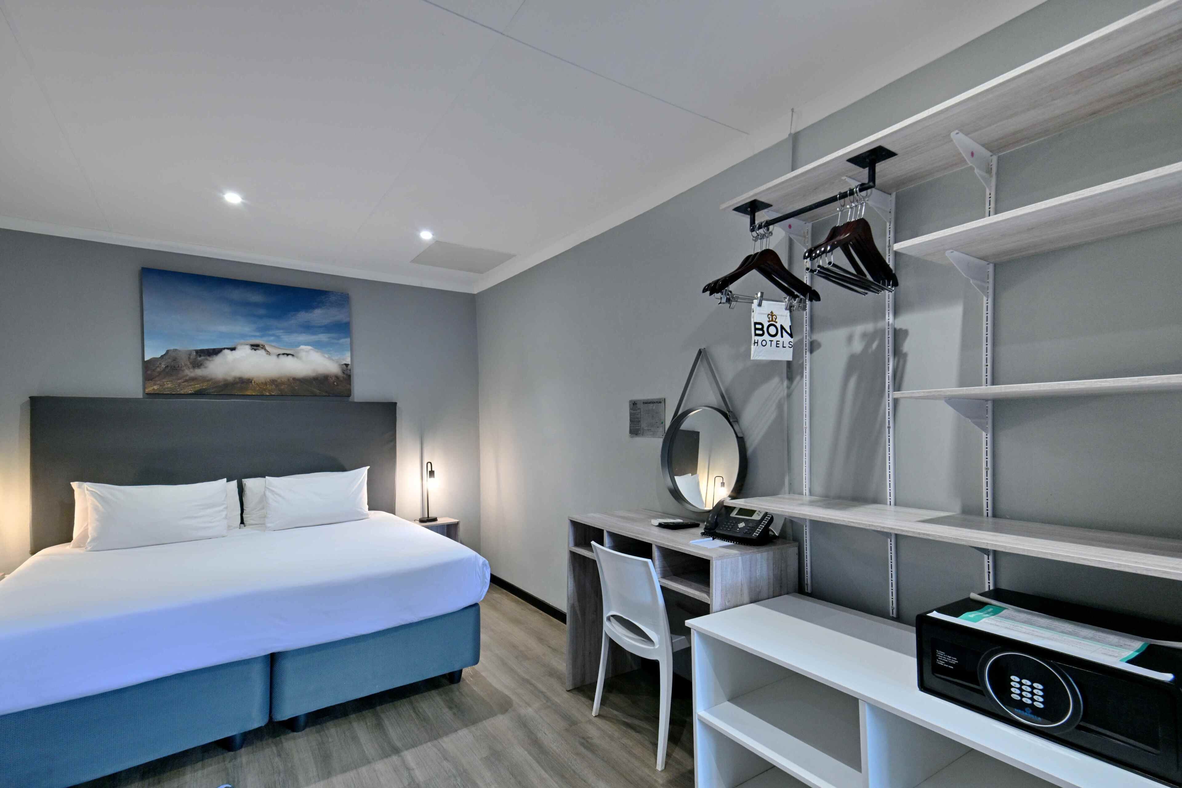 Kamar Eksekutif | Seprai premium, meja kerja, Wi-Fi gratis, dan seprai linen