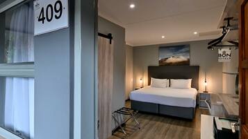 Executive Room | Premium bedding, desk, free WiFi, bed sheets