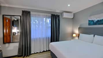 Ropa de cama de alta calidad, escritorio, wifi gratis y ropa de cama
