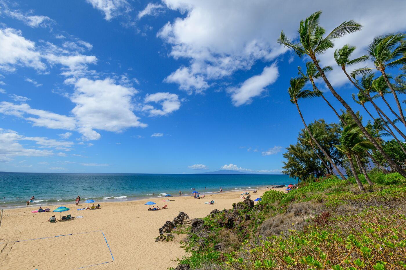 Beach nearby, sun loungers, beach towels