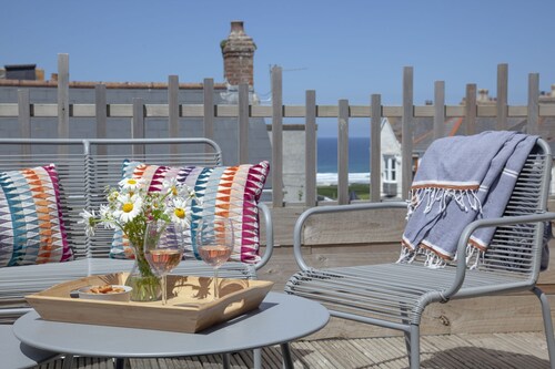 Ocean View, Newquay - Sea Views - Free Parking & Free WiFi