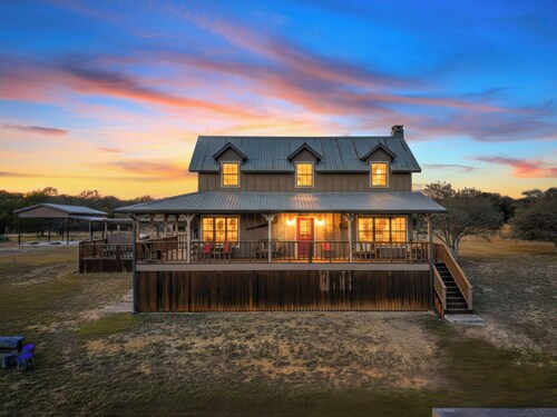 4 Maples on the Frio, Riverfront, Wi-Fi, @ Frio River Vacation Rentals