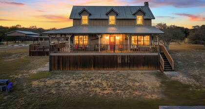 4 Maples on the Frio, Riverfront, Wi-Fi, @ Frio River Vacation Rentals