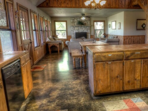 Casa del Sol, Private Pool, Wi-Fi, @ Frio River Vacation Rentals