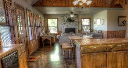 Casa del Sol, Private Pool, Wi-Fi, @ Frio River Vacation Rentals