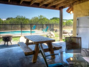 Outdoor dining - Casa del Sol, Private Pool, Wi-Fi, @ Frio River Vacation Rentals (Concan)