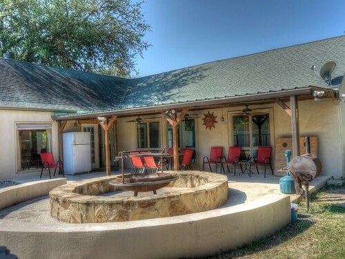 Stone Creek, Private Pool, Wi-Fi, @ Frio River Vacation Rentals