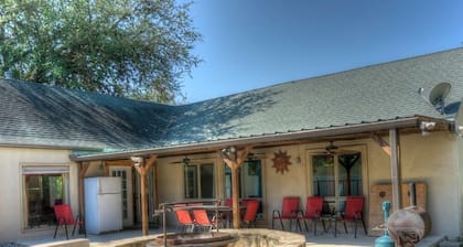 Stone Creek, Private Pool, Wi-Fi, @ Frio River Vacation Rentals