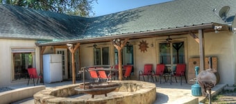 Stone Creek, Private Pool, Wi-Fi, @ Frio River Vacation Rentals