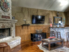 TV, fireplace, stereo - Rustic Tavern @ Frio River Vacation Rentals (Concan)
