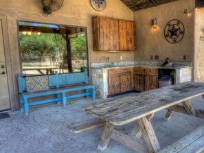 Outdoor dining - River Time @ Frio River Vacation Rentals (Concan)