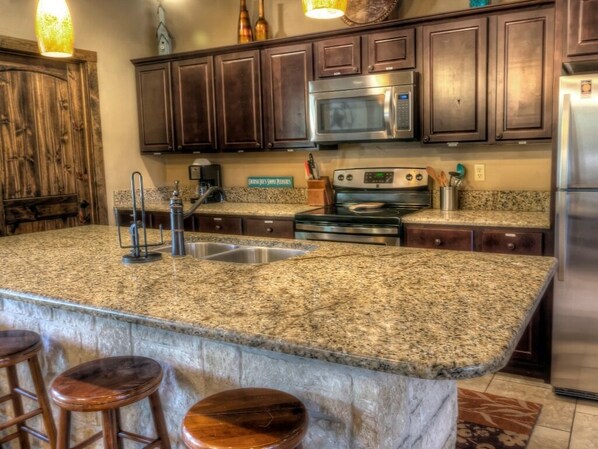 Fridge, microwave, oven, stovetop - River Time @ Frio River Vacation Rentals (Concan)