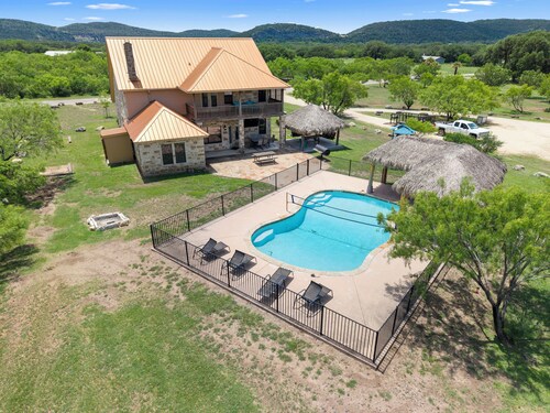 Copper Cantina, Private pool, Wi-Fi, @ Frio River Vacation Rentals