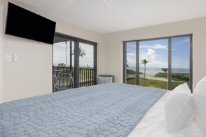 2 bedrooms, desk, WiFi, bed sheets