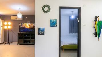 2 bedrooms, iron/ironing board, free WiFi, bed sheets