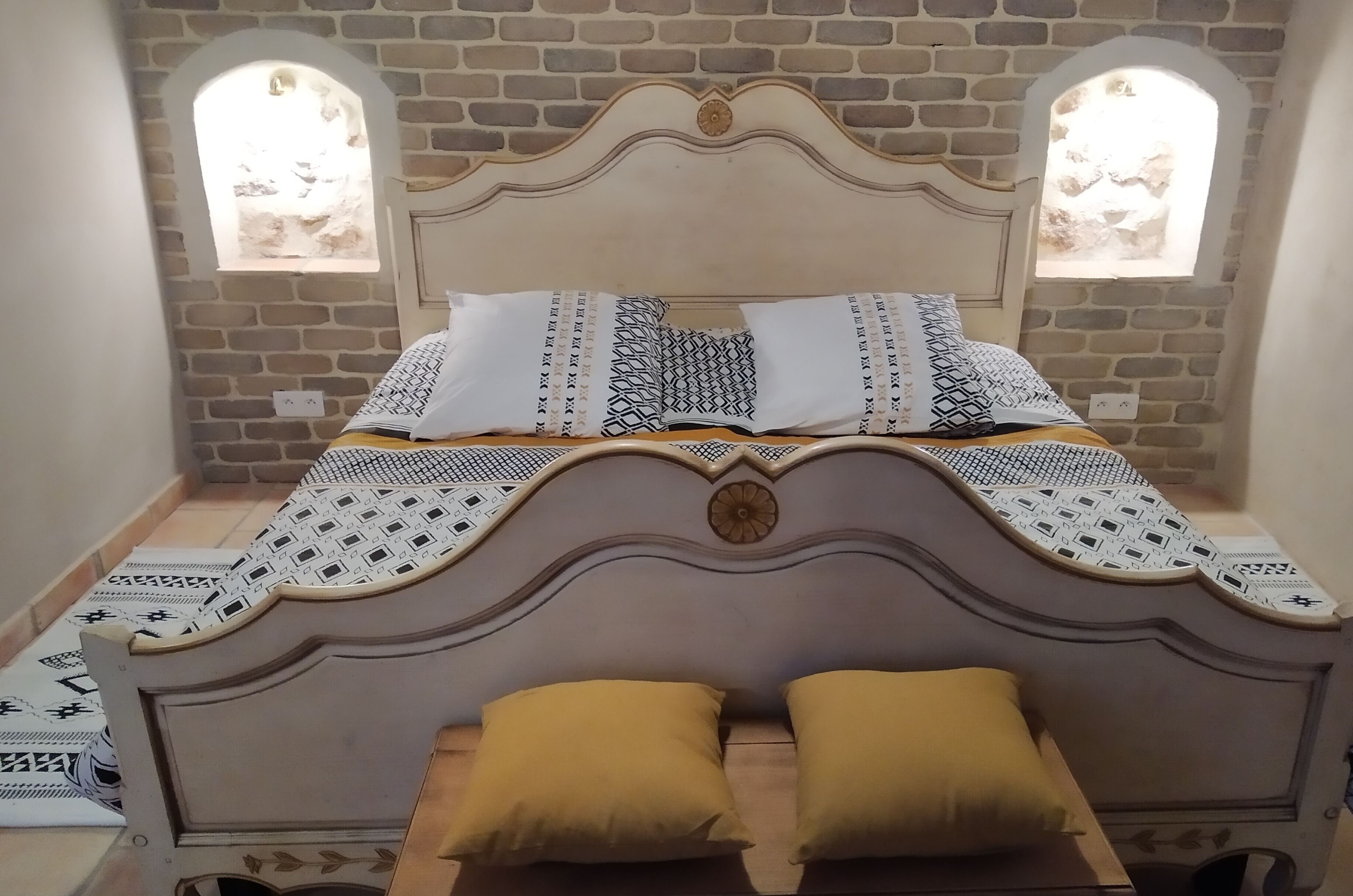 2 bedrooms, iron/ironing board, bed sheets