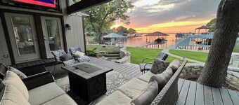 6BR/5Bath Single Story Lake Front Home at Cedar Creek w/ boat rental option
