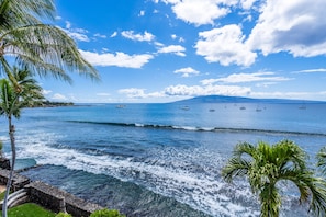 Beach nearby, sun loungers, beach towels
