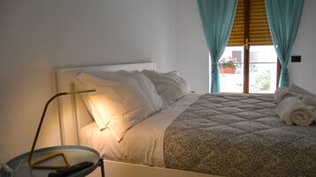 2 chambres, bureau, fer et planche à repasser, lit parapluie