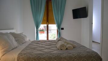 2 bedrooms, desk, iron/ironing board, travel crib