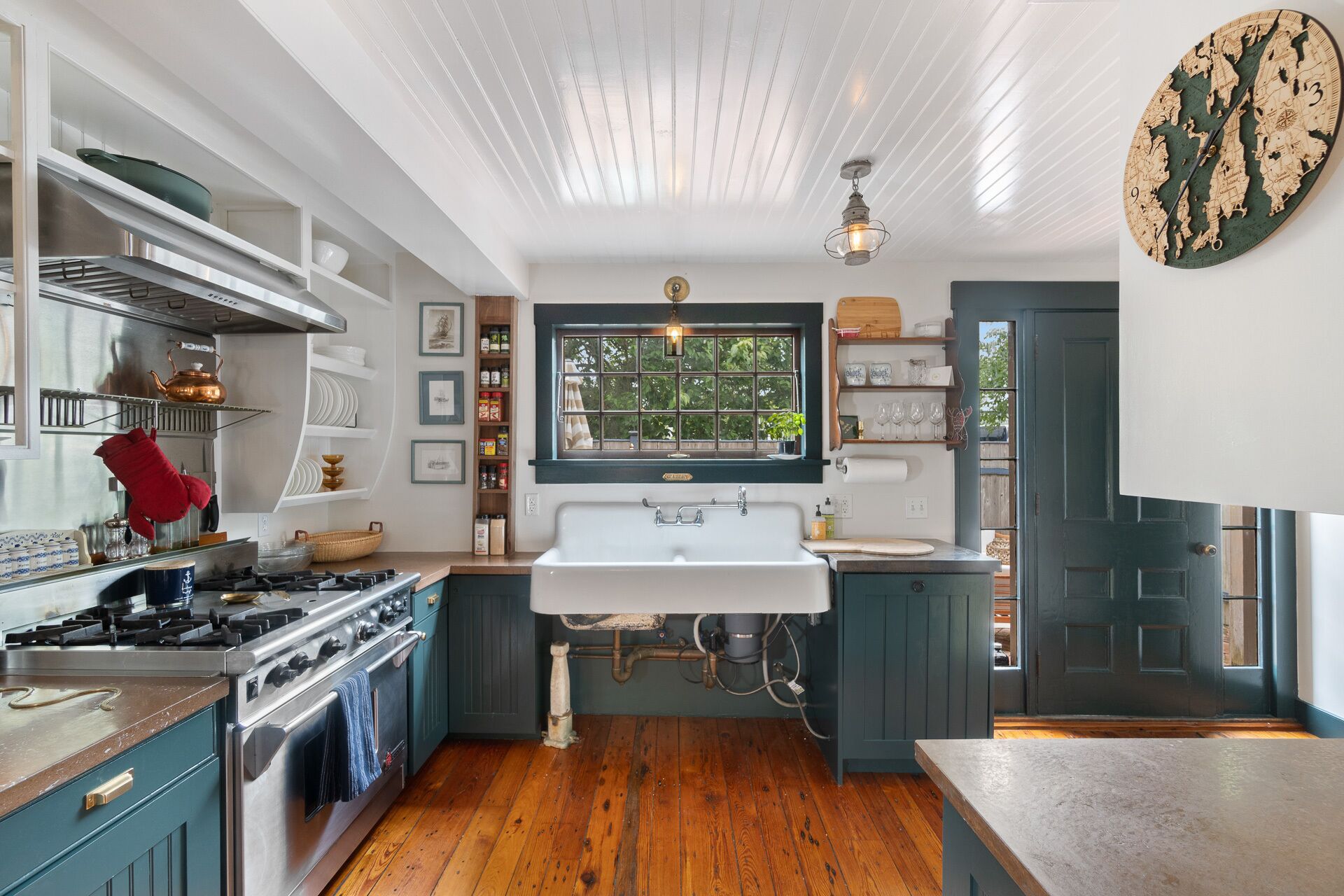 ثلاجة، ميكروويف، فرن، موقد طهي مسطح