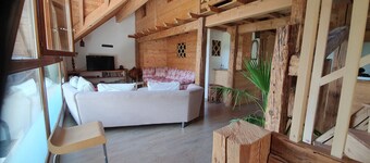 Le Typique Atypique Spacieux 140 m2 au Centre du Hameau de Perroix
