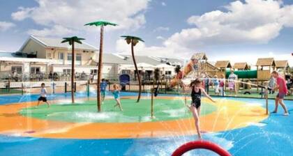 Town Centre, Very Close to Sea & Restaurants. X2 King Size Beds