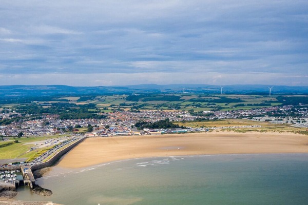 Una spiaggia nelle vicinanze