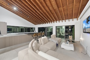 Living area - Lifestyle Villa on the water (Hallandale Beach)