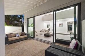 Terrace/patio - Lifestyle Villa on the water (Hallandale Beach)