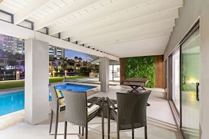 Pool - Lifestyle Villa on the water (Hallandale Beach)