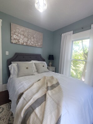 3 Schlafzimmer, Schreibtisch, Bügeleisen/Bügelbrett, Reisekinderbett