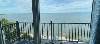 Lakefront 2 bedroom house between Rochester and Niagara Falls, NY